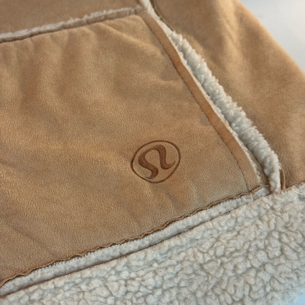 🤎🤍 Lululemon Beige Sherpa Jacket! Size S/P - Picture 6 of 11